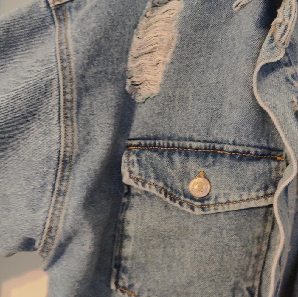 Forever 21 distressed jean jacket size medium - Picture 4 of 7